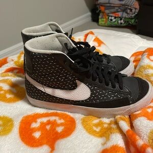 nike blazers black and white